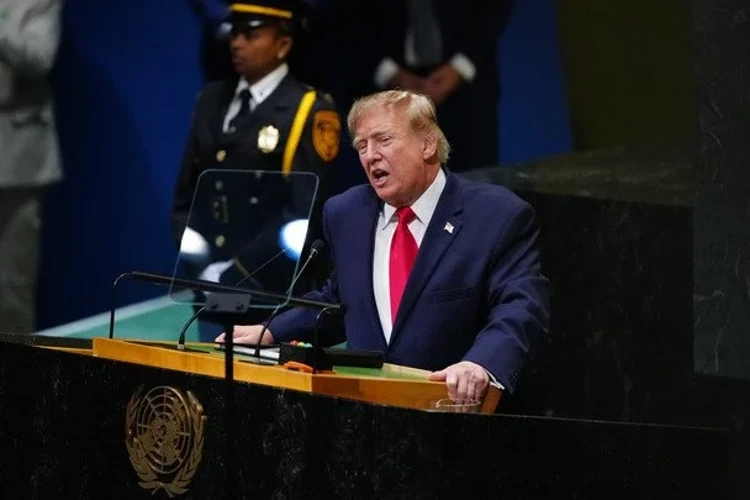Трамп з трибуни ООН окреслив роль свого підпису та подякував Меланії за роботу щодо України