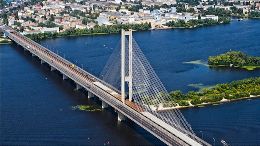 Хто повідомив про закриття мостів у Києві 2 жовтня: Кличко, КМДА та кореспонденти