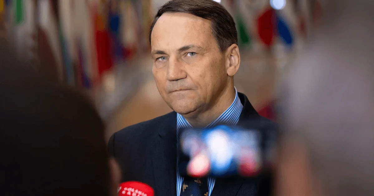 Сікорський, Туск і Трамп: хто визначив позицію Польщі щодо РФ та санкцій ЄС
