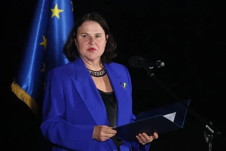 Матернова: Представництво ЄС і посольства залишаються в Києві після погроз РФ